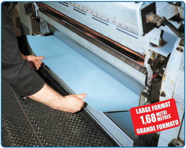 HABILLAGE POLYESTER AUTOCOLLANT